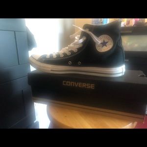 Men converses size 10 1/2